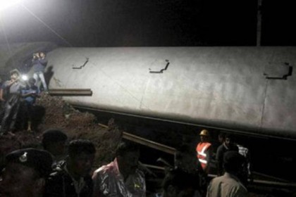 ভারতে ট্রেন দুর্ঘটনায় নিহতের সংখ্যা বেড়ে ৩২, ‍আহত শতাধিক