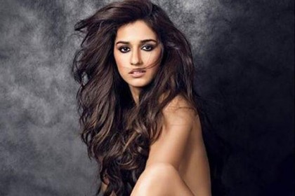 ডাব্বুর টপলেস ফটোশ্যুটে 'ধোনির প্রেমিকা'

