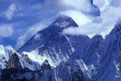 এভারেস্টের উচ্চতা কমছে?
