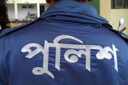 পুলিশের এসআই'র বিরুদ্ধে চাঁদাবাজির মামলা