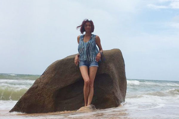 ন্যুড ছবি পোস্ট করলেন অভিনেত্রী!

