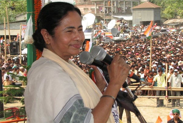 
মোদির পর ক্যালেন্ডারে ছবি বিতর্কে মমতা