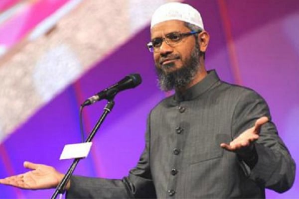 কলকাতা বইমেলায় রমরমা বিক্রি জাকির নায়েকের বই