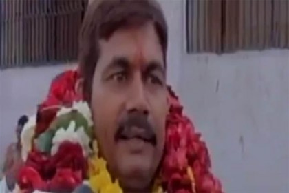 রুপি কামানোর জন্য নির্বাচনে লড়ছি, দাবি প্রার্থীর
