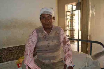 লামায় এনজিও কর্মকর্তাকে রক্তাক্ত করে টাকা ছিনতাই

