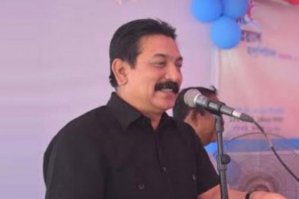'সাধের লাউ, বানাইলো...' গেয়ে মঞ্চ মাতালেন প্রতিমন্ত্রী রাঙ্গা (ভিডিও)