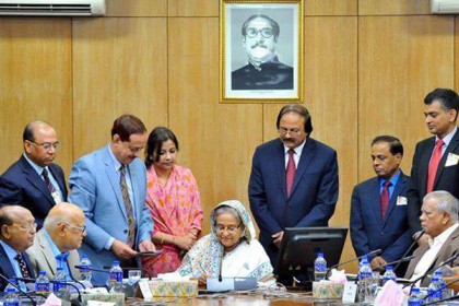 স্মারক ডাকটিকিট ও খাম উন্মোচন করলেন প্রধানমন্ত্রী


