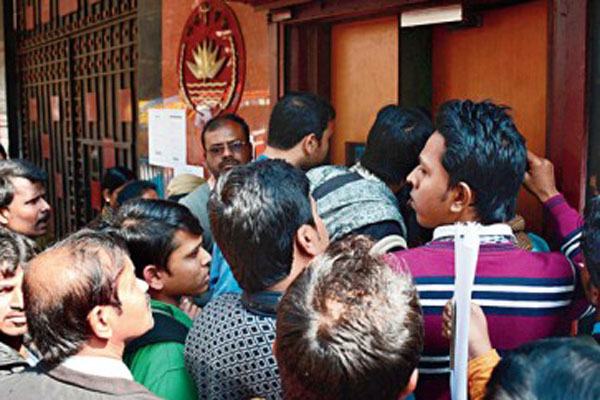 অনলাইনে বাংলাদেশের ভিসা পেতে নাজেহাল