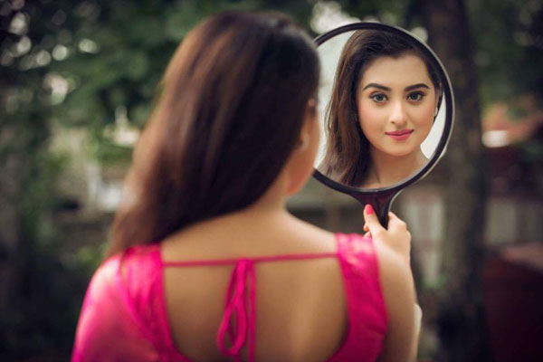 ছবিতে বড় বোনের গানে ঠোঁট মেলাবেন বুবলী

