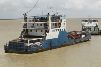 ২ ঘণ্টা পর ফেরি চলাচল শুরু