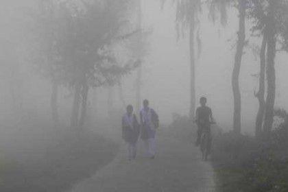 পঞ্চগড়ে ঘন কুয়াশায় জনজীবন বিপর্যস্ত


