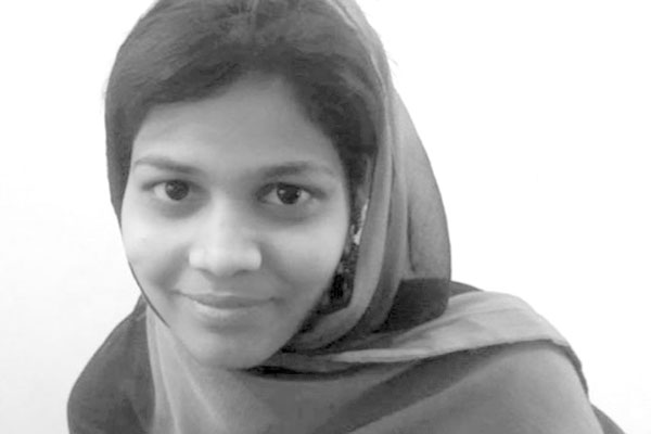 কে এই কিশোরী