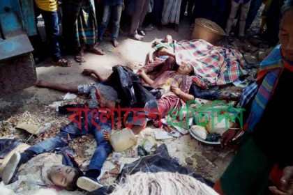 খাগড়াছড়িতে ট্রাক চাপায় মা-ছেলেসহ নিহত ৮, আহত ৯