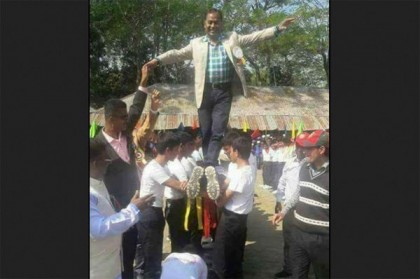 মানবসেতুতে হাঁটার ঘটনা তদন্ত করে ব্যবস্থা : শিক্ষামন্ত্রী