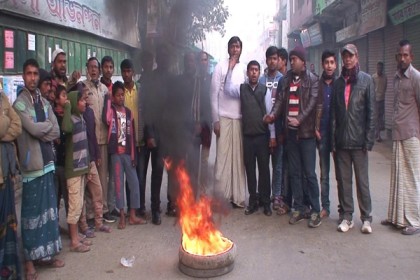 সিরাজগঞ্জে সাংবাদিক শিমুল হত্যার প্রতিবাদে চলছে হরতাল 
