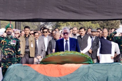 সংসদের চত্বরে সুরঞ্জিতের শেষ বিদায়