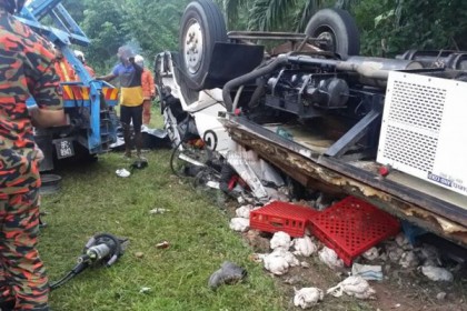 মালয়েশিয়ায় লরি উল্টে বাংলাদেশি নিহত