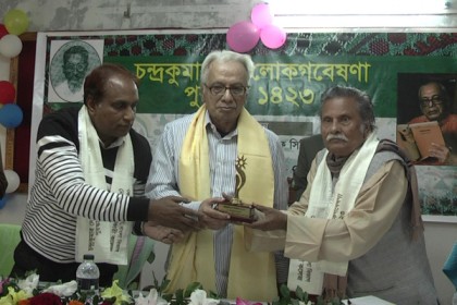 লোকগবেষণা পুরস্কার পেলেন ড. আশরাফ সিদ্দিকী