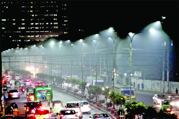 এলইডির আলোয় ঝলমলে ঢাকা