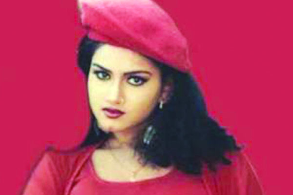 নায়িকার কঙ্কাল উত্তোলন