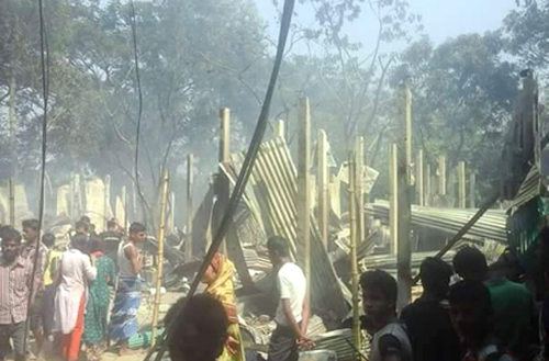 কুমিল্লায় দু'গ্রুপের সংঘর্ষে নিহত ১