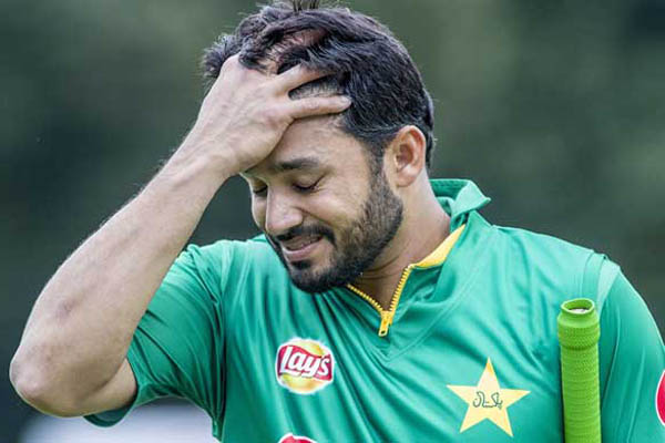 অস্ট্রেলিয়ার কাছে হেরে অধিনায়কত্ব ছাড়লেন আজহার আলি!
