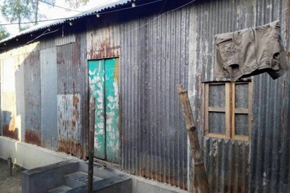 টাঙ্গাইলের মির্জাপুরে বিধবার বাড়ি দখলের পাঁয়তারা
