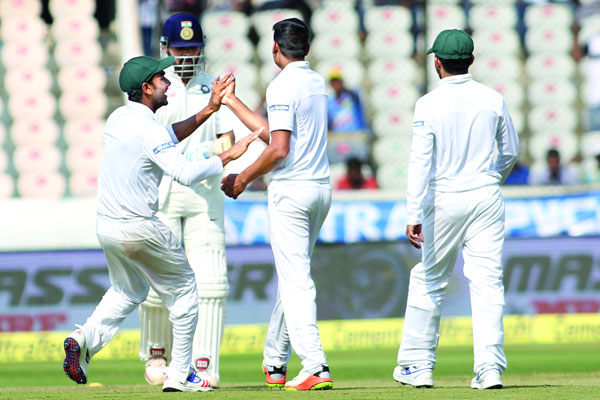 রানের পাহাড়ে চাপা টাইগাররা