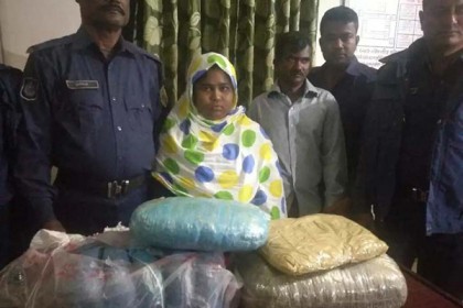 যাত্রীবাহী বাস থেকে ১২ কেজি গাঁজা উদ্ধার, আটক ২
