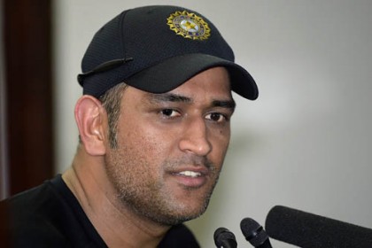 ক্রিকেট ছেড়ে রাজনীতিতে ধোনি!