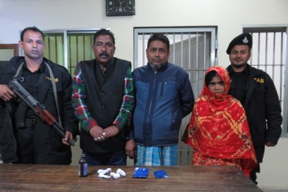 সিরাজগঞ্জে ফেন্সিডিল-ইয়াবাসহ আওয়ামীলীগ নেতা আটক