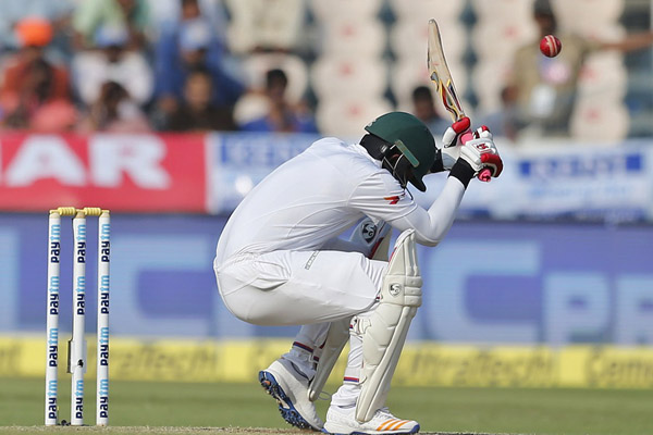 ৫২০ রানে পিছিয়ে টাইগাররা 