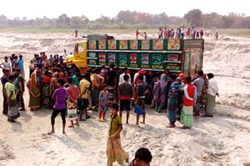 শৈলকূপায় ট্রাকচাপায় স্কুলছাত্র নিহত
