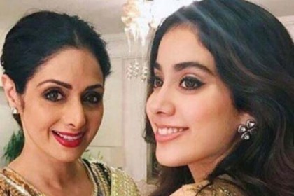 যে কারণে মেয়ের সেলফি পোস্টে নিষেধাজ্ঞা শ্রীদেবীর