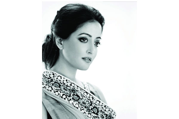 মুখিয়ে আছেন রাইমা