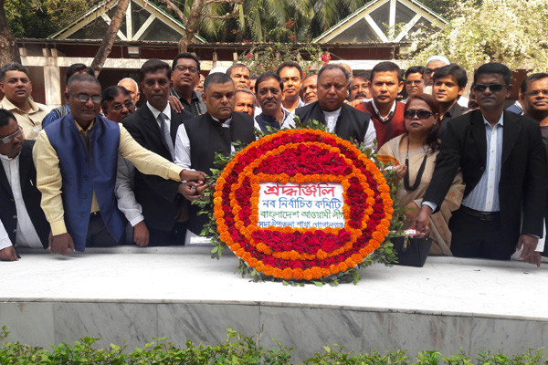 টুঙ্গীপাড়ায় জাতির জনক সমাধীতে শ্রদ্ধা নিবেদন