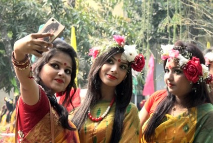 বসন্তে রঙিন বরিশাল
