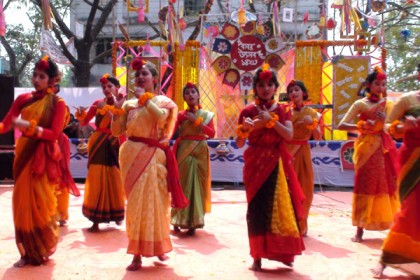 লক্ষ্মীপুরে আনন্দ উচ্ছ্বাসে বসন্ত বরণ 