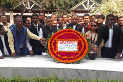 টুঙ্গীপাড়ায় জাতির জনক সমাধীতে শ্রদ্ধা নিবেদন