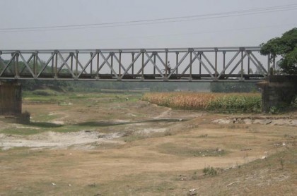 সেতু আছে, নদী নেই
