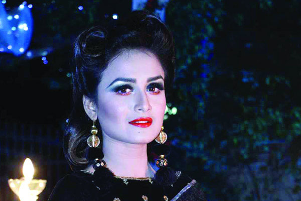 নাদিয়ার 'আকাশ ছোঁয়া নীলিমা'