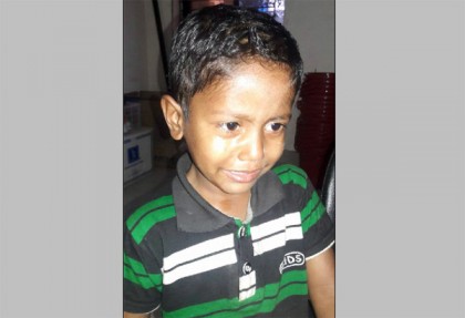 বরিশাল নদীবন্দরে পাওয়া গেছে মেহেদী নামে একটি শিশু

