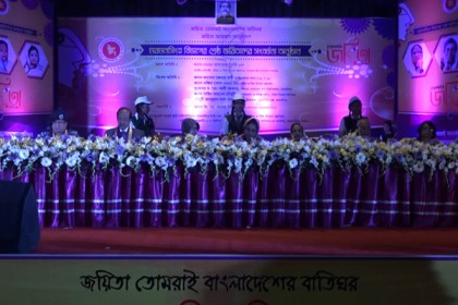 'পেশীশক্তি দিয়ে নারীর মেধা ধ্বংসের চেষ্টা করে পুরুষেরা'                
