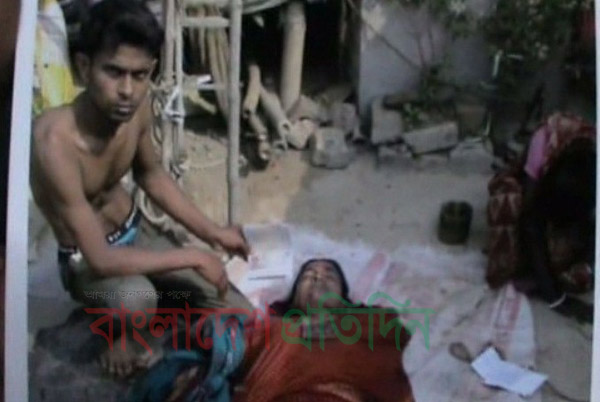 ঠিকানা সমস্যায় মায়ের লাশ নিয়ে সীমান্তে আটকে বাংলাদেশি যুবক
