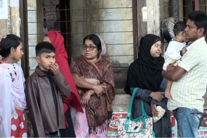 বরিশালের ৮ রুটে বাস ধর্মঘটে চরম ভোগান্তিতে যাত্রীরা
