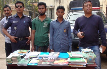 লক্ষ্মীপুরে বিপুল পরিমান জেহাদী বইসহ দুই শিবির কর্মী আটক