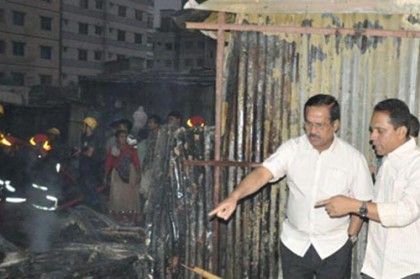 মোহাম্মদপুরে আগুনে ক্ষতিগ্রস্তদের সাহায্যের আশ্বাস নানকের