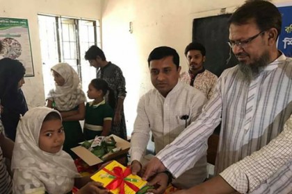'গরীব মেধাবী শিক্ষার্থীদের পাশে ছাত্রলীগ'