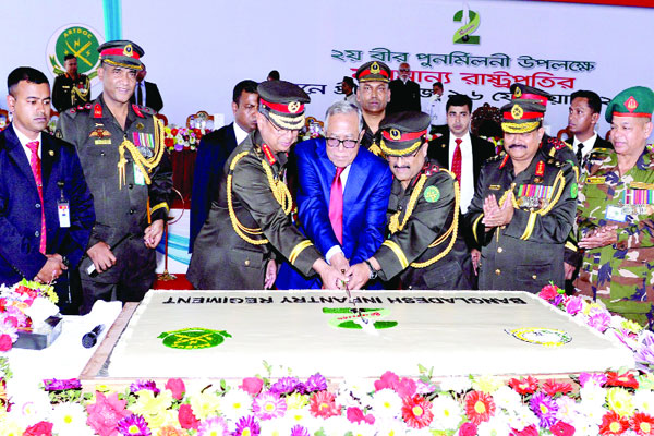 দক্ষতার পরিচয় দিচ্ছে সশস্ত্র  বাহিনী : রাষ্ট্রপতি