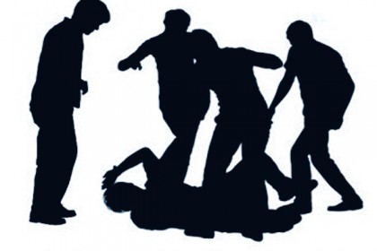 মাগুরায় ডাকাত ধরে ধোলাই দিল এলাকাবাসী